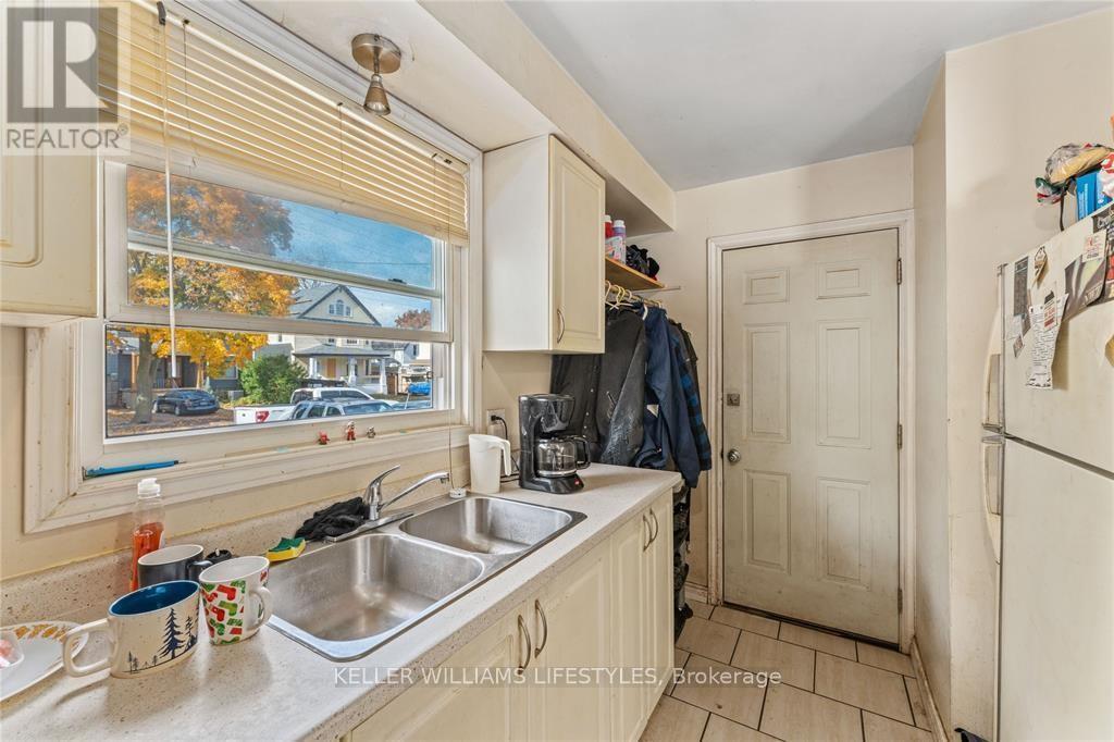 110/112 Euphemia Street N Property Photo 25