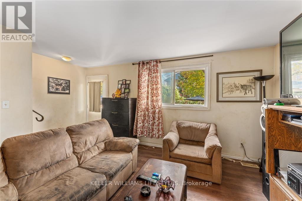 110/112 Euphemia Street N Property Photo 29
