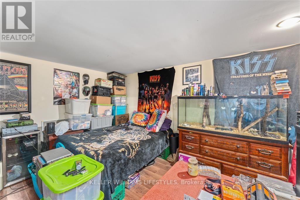 110/112 Euphemia Street N Property Photo 33