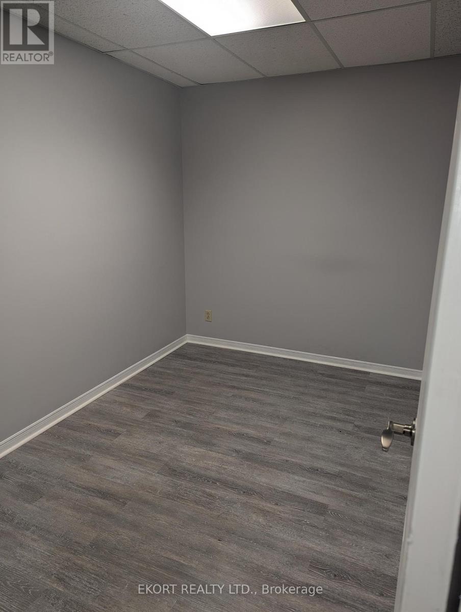 2 - 469 Dundas Street W Property Photo 8