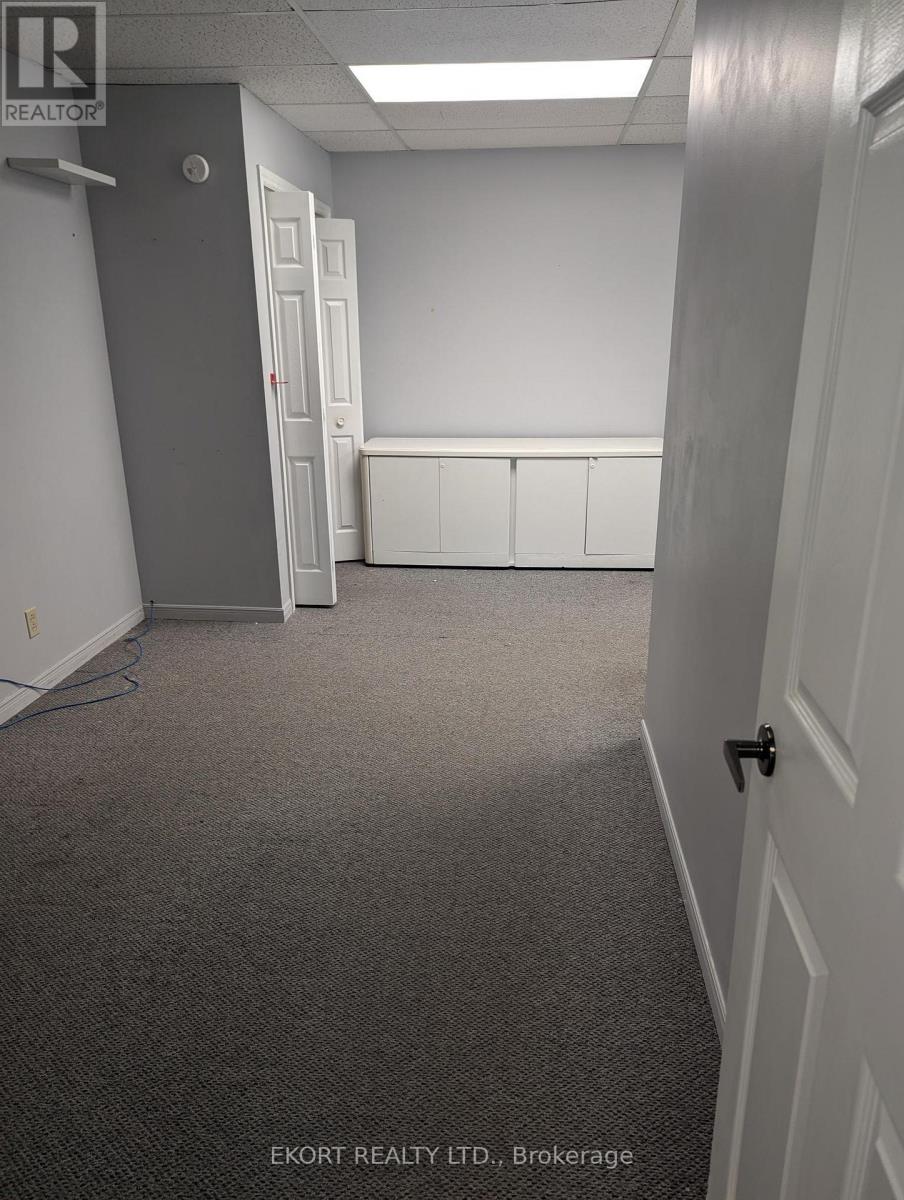 2 - 469 Dundas Street W Property Photo 10