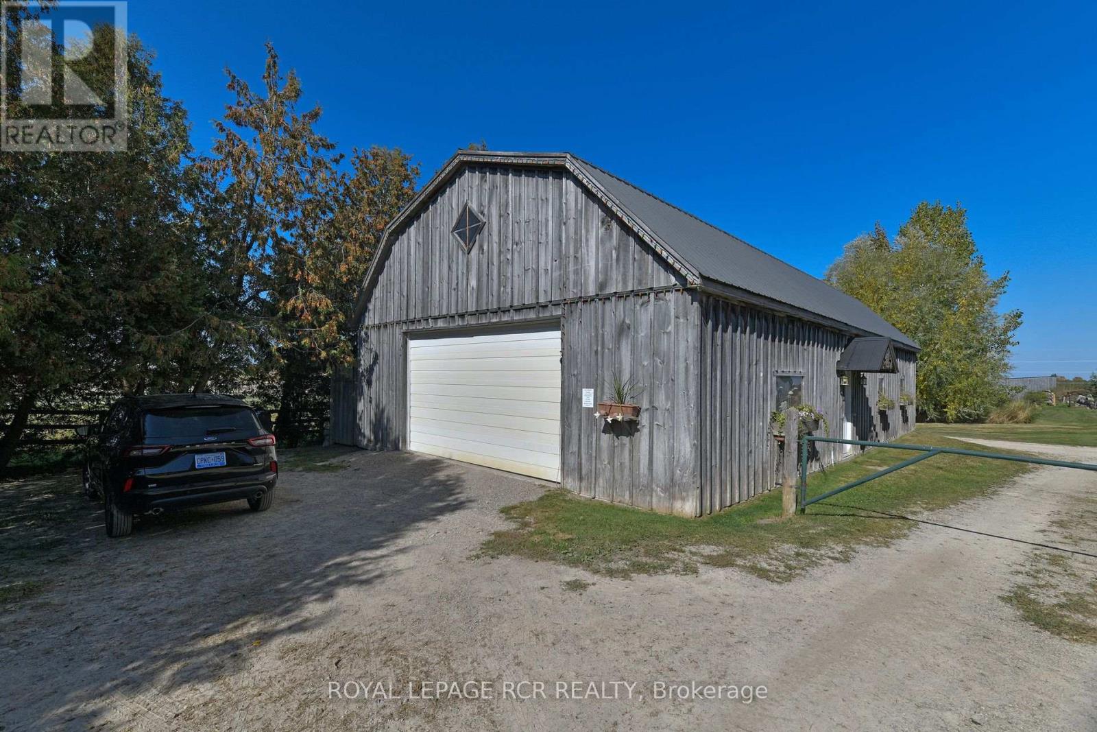 071533 10th Line Property Photo 9