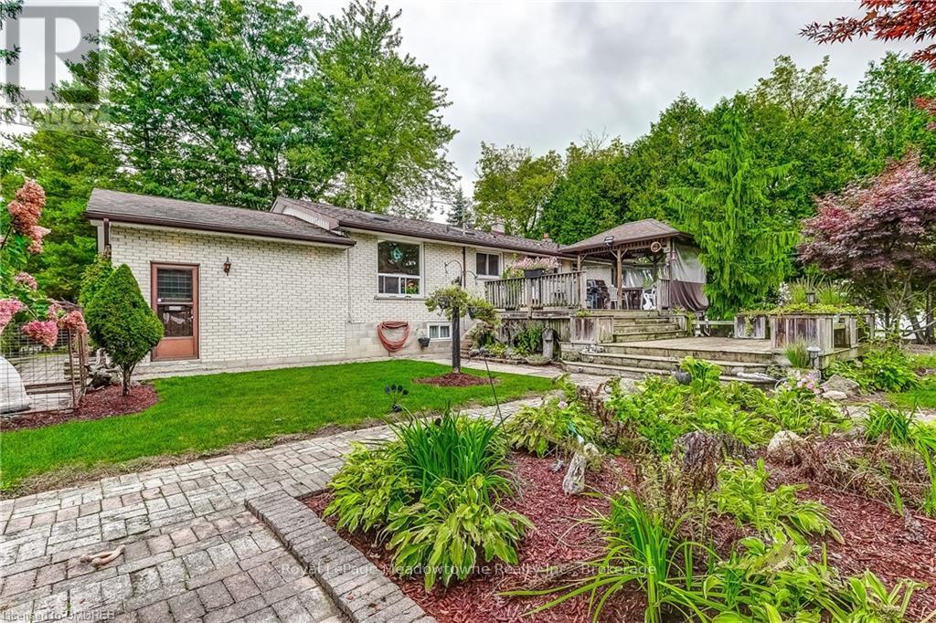 1602 6 Highway N Property Photo 4