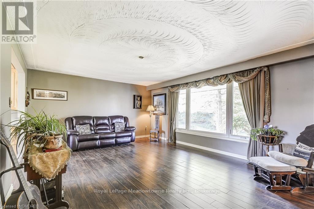 1602 6 Highway N Property Photo 7