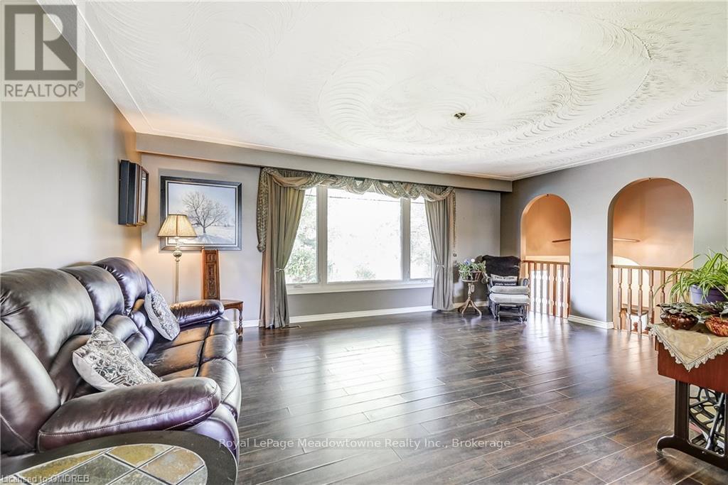 1602 6 Highway N Property Photo 8