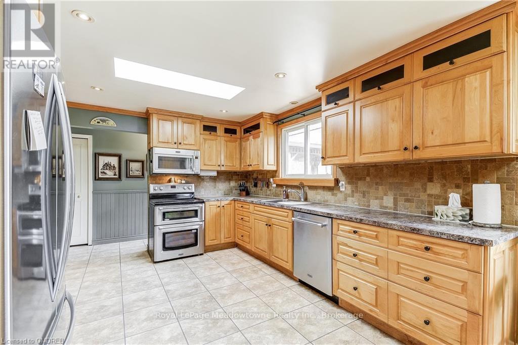 1602 6 Highway N Property Photo 9