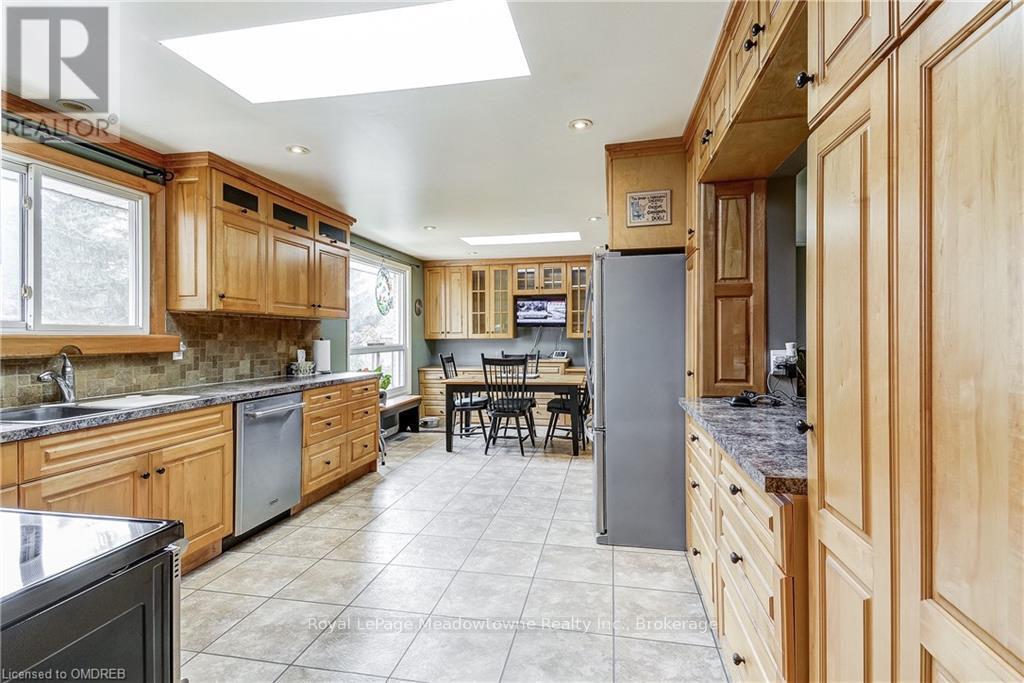 1602 6 Highway N Property Photo 10