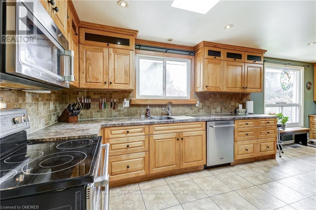 1602 6 Highway N Property Photo 11