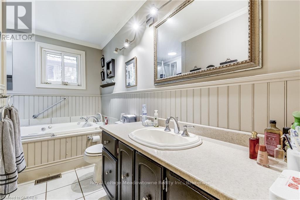 1602 6 Highway N Property Photo 14