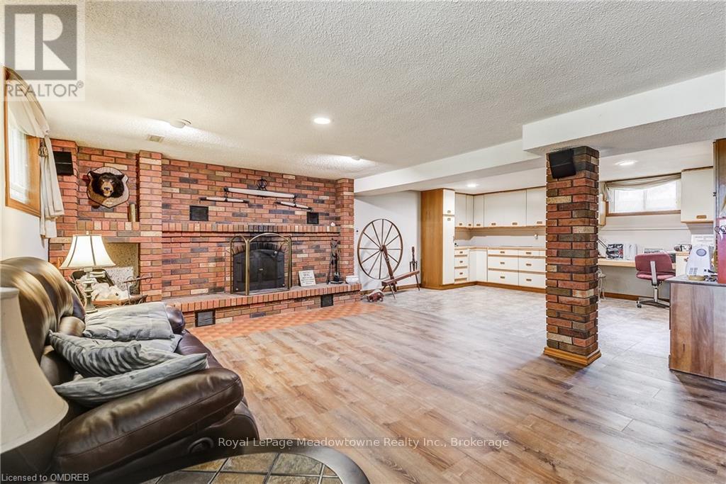 1602 6 Highway N Property Photo 16