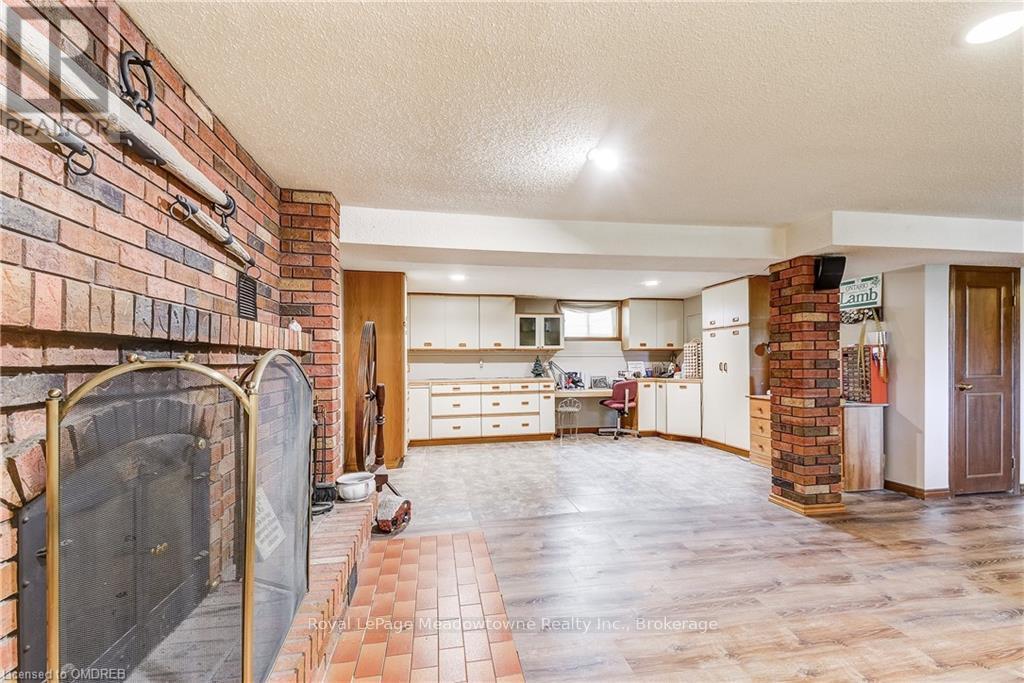 1602 6 Highway N Property Photo 17