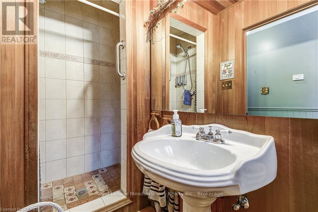 1602 6 Highway N Property Photo 23