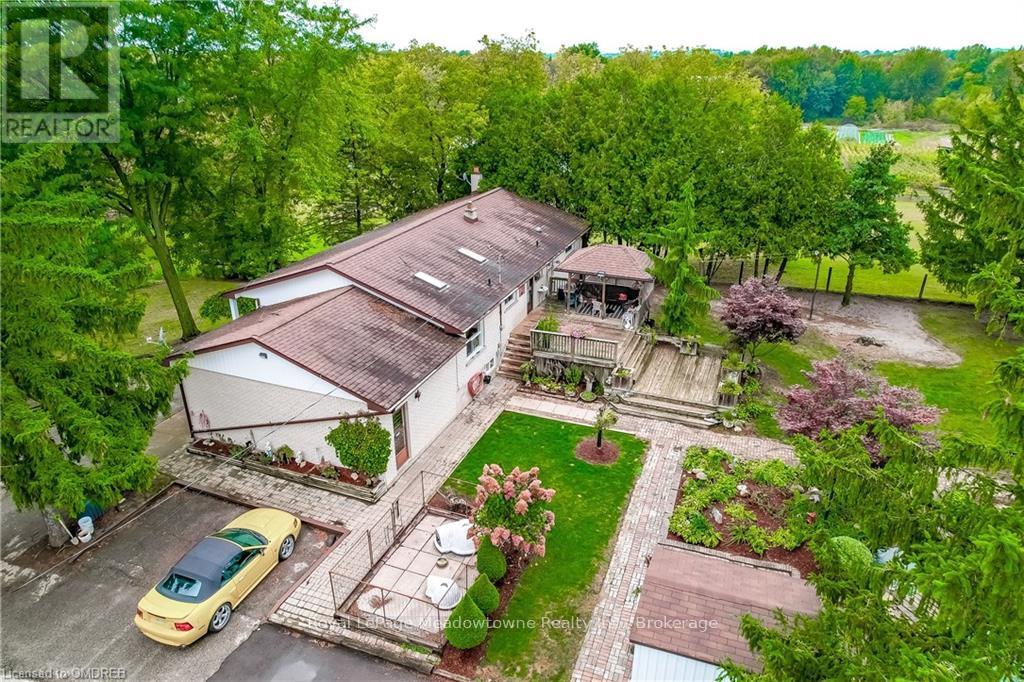 1602 6 Highway N Property Photo 32