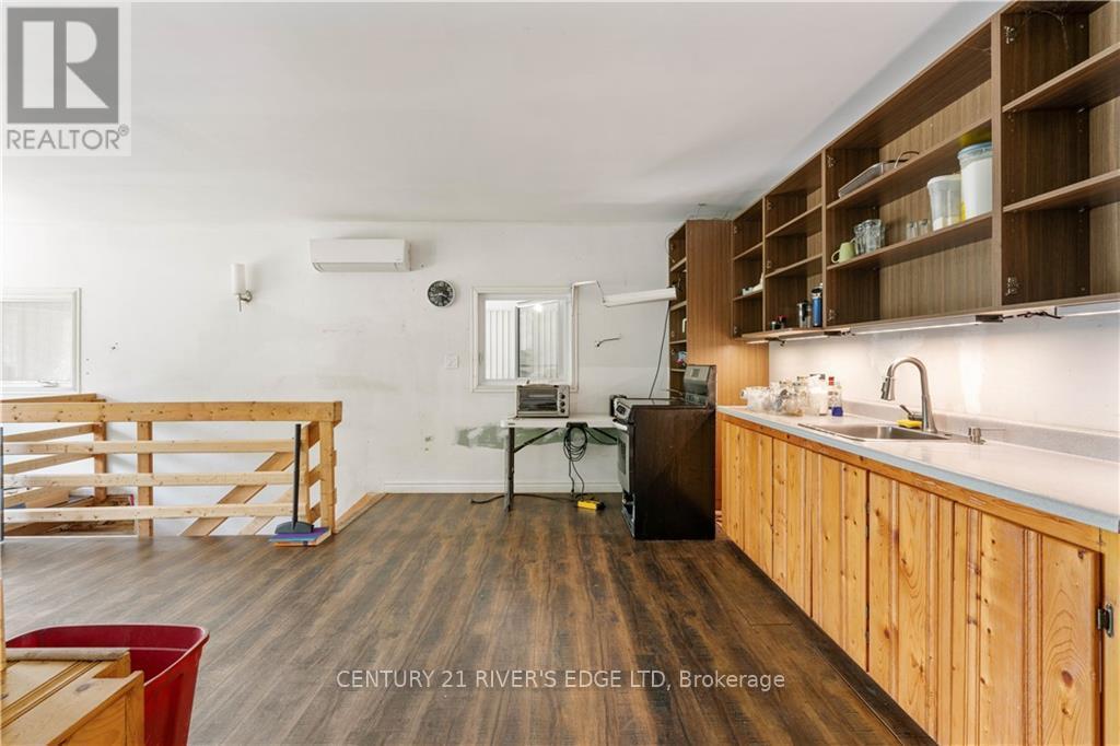 10429 Pleasant Valley Road Property Photo 11