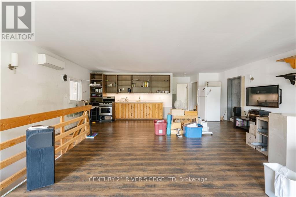 10429 Pleasant Valley Road Property Photo 12