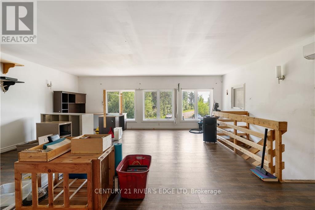 10429 Pleasant Valley Road Property Photo 13