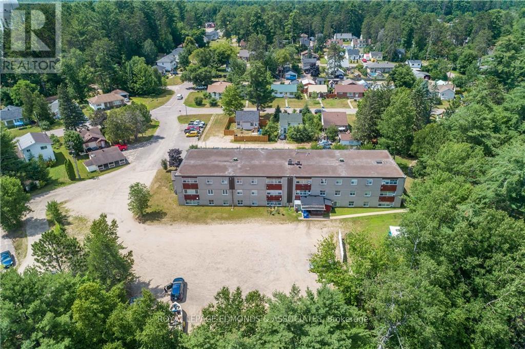 42a Huron Street Property Photo 3