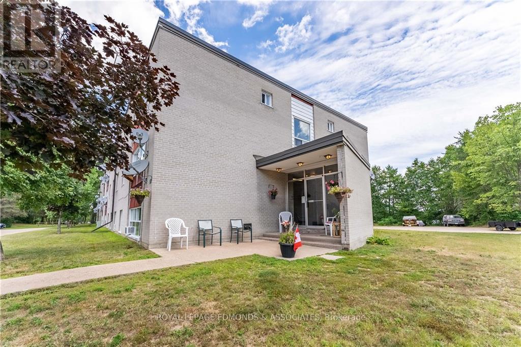 42a Huron Street Property Photo 6