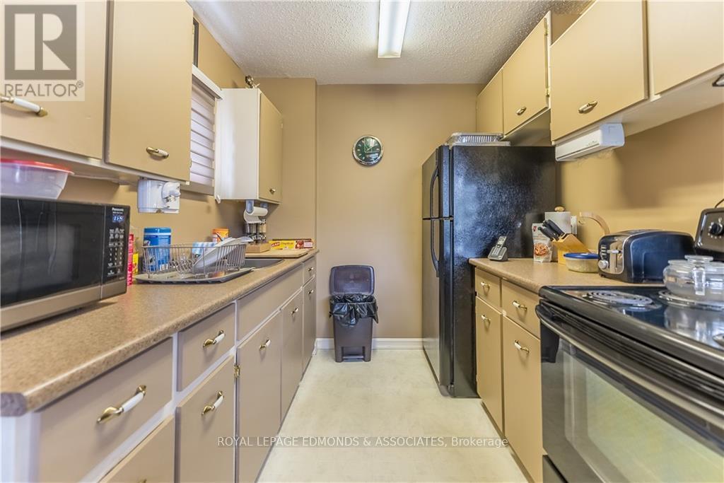 42a Huron Street Property Photo 7