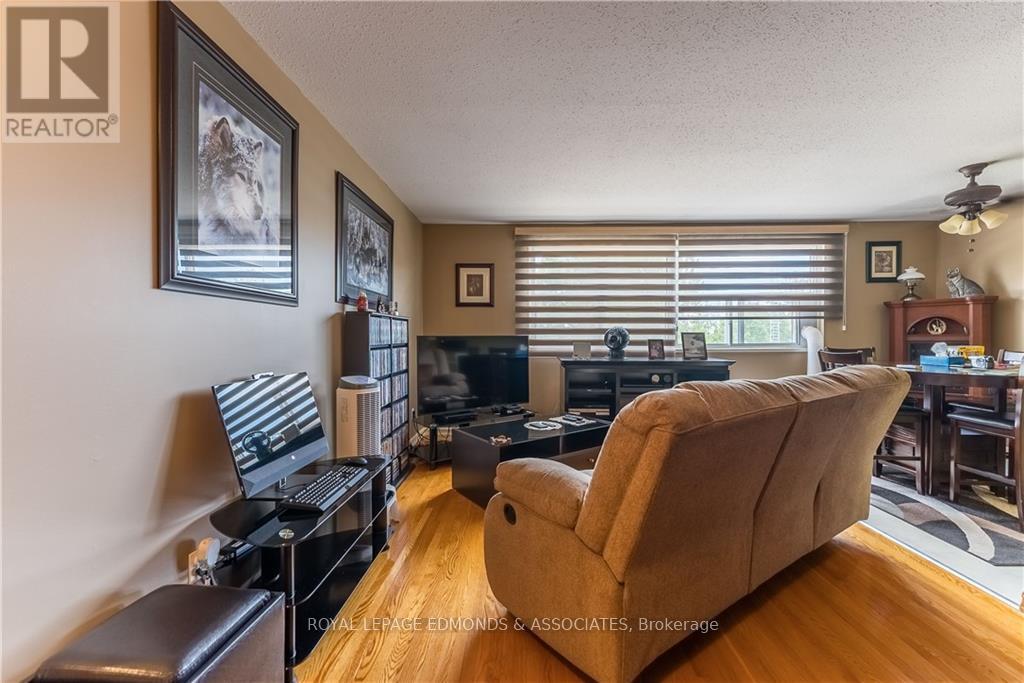 42a Huron Street Property Photo 8