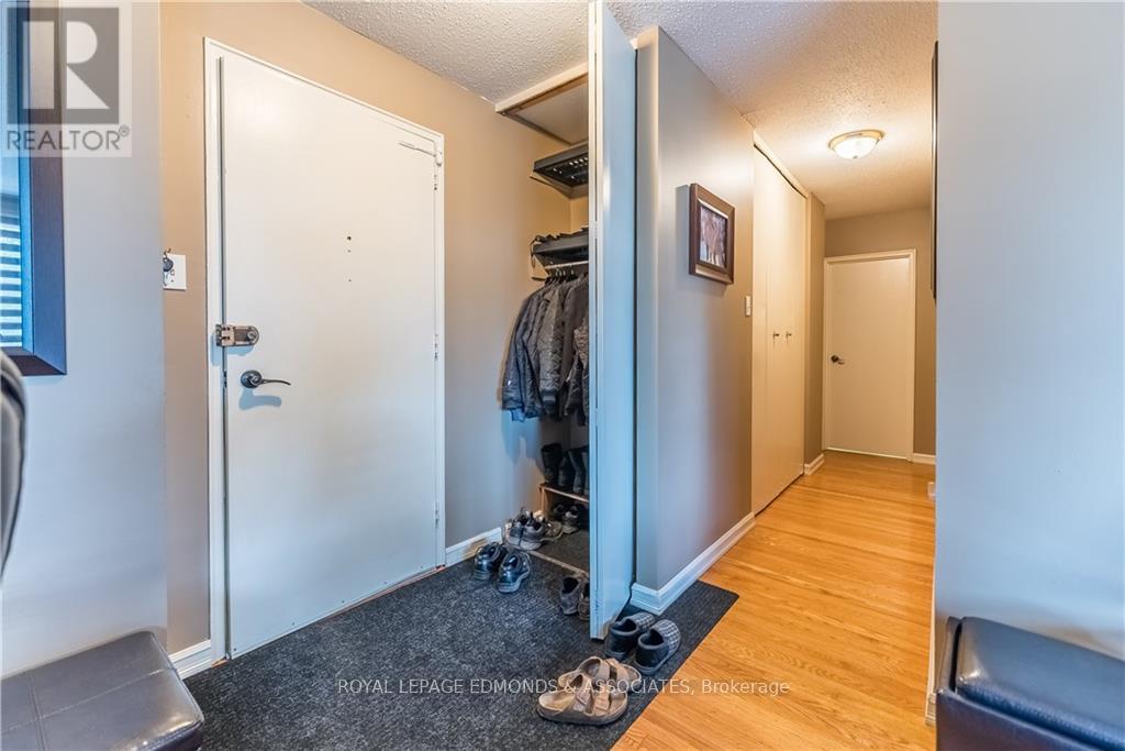 42a Huron Street Property Photo 9