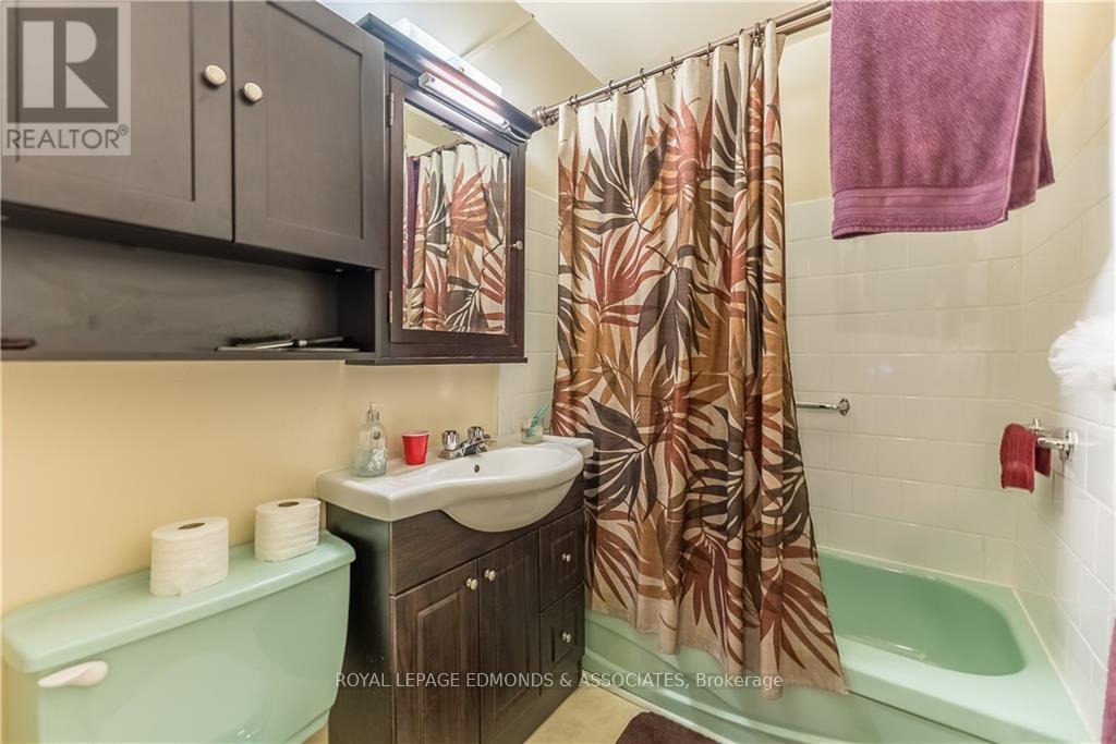 42a Huron Street Property Photo 10