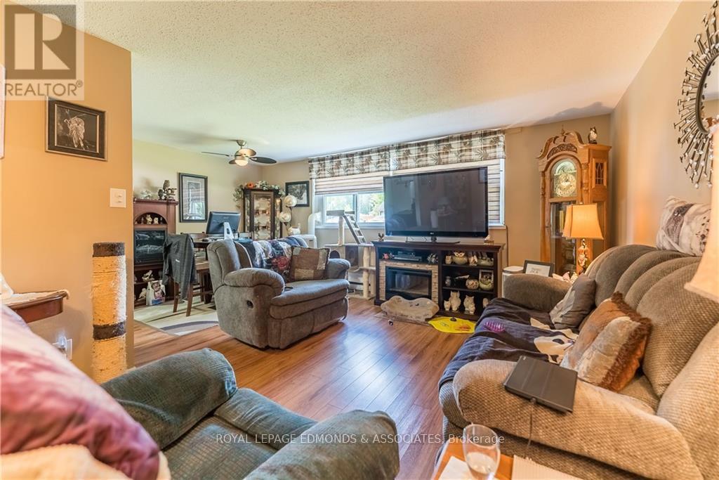 42a Huron Street Property Photo 14