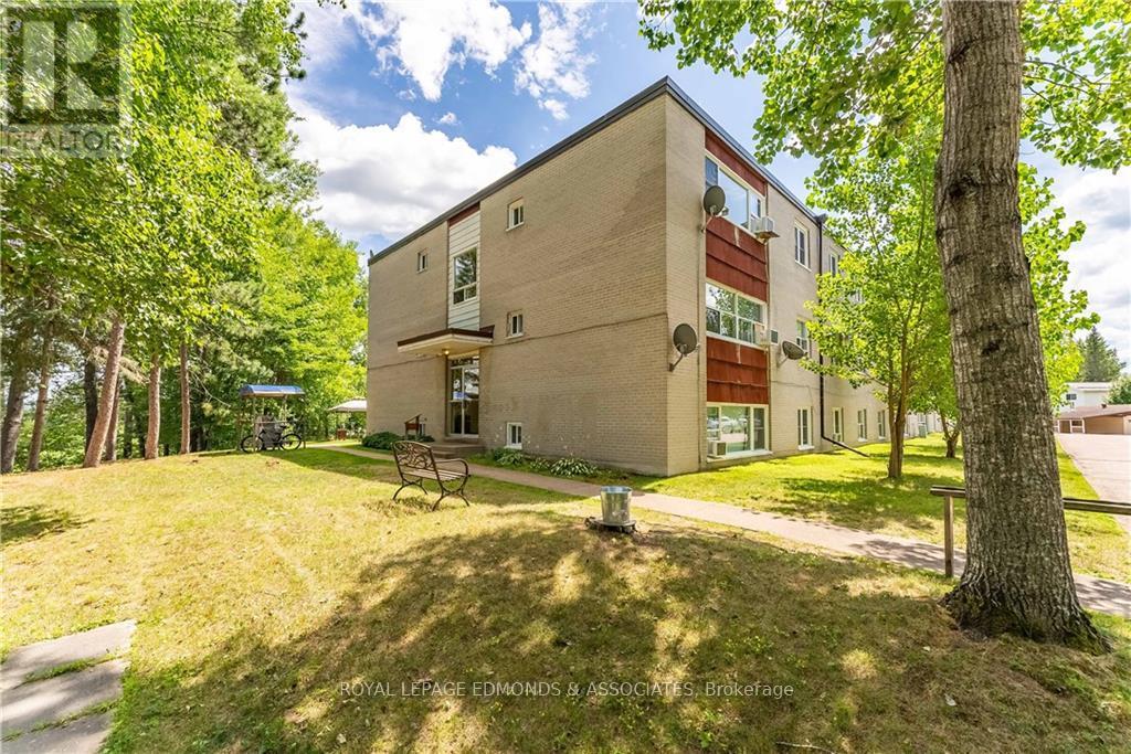 42a Huron Street Property Photo 27