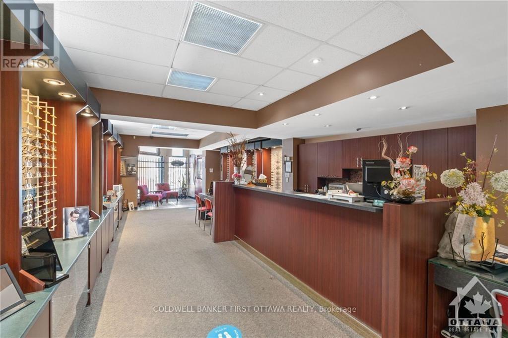 1 - 752 Somerset Street W Property Photo 7
