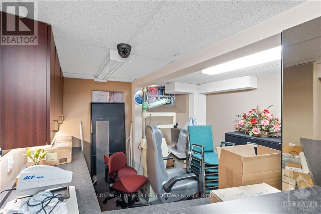 1 - 752 Somerset Street W Property Photo 22