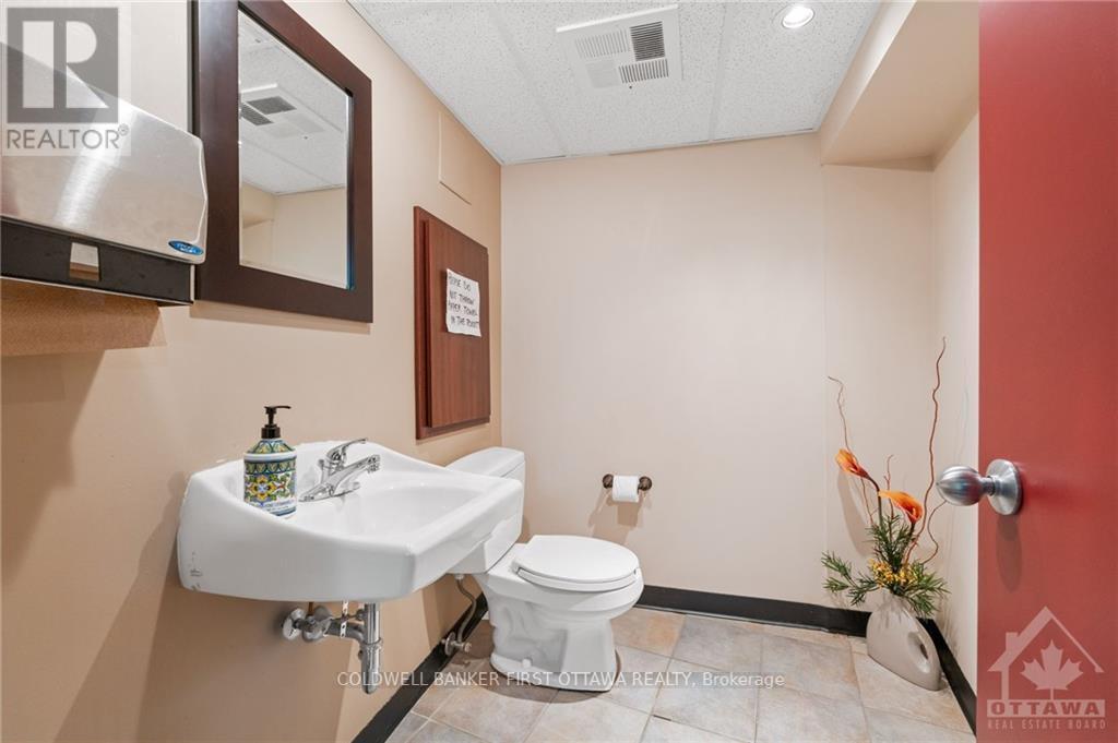 1 - 752 Somerset Street W Property Photo 23