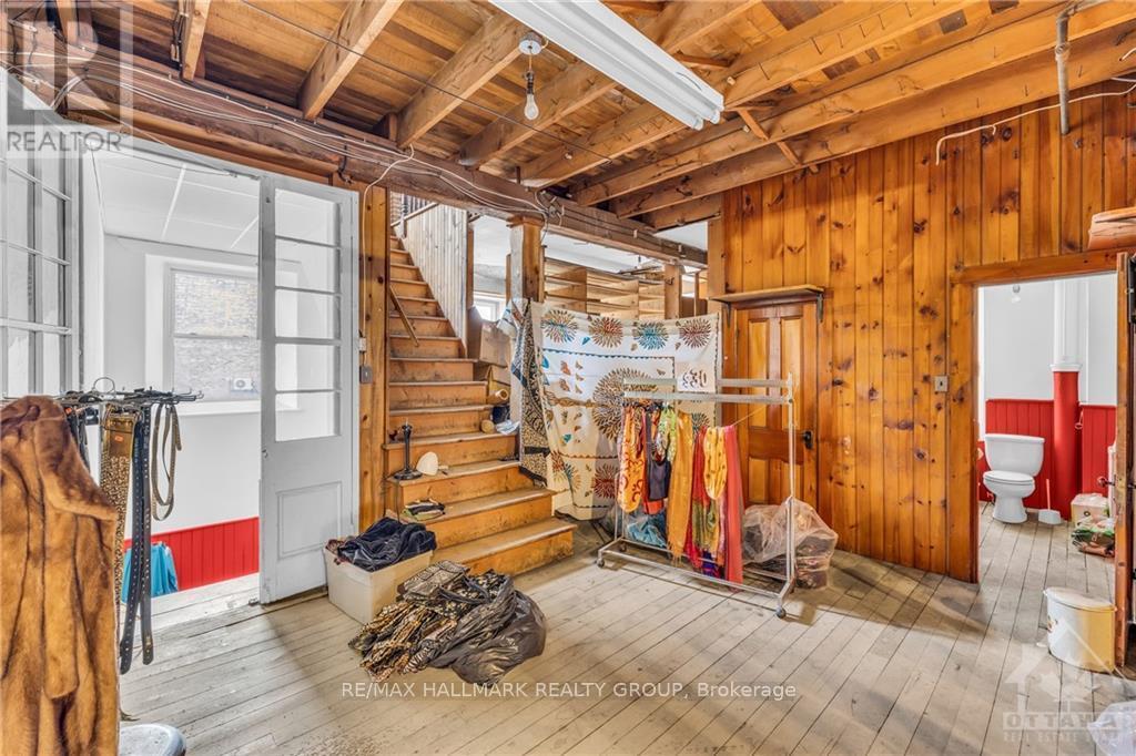 2 Gore Street E Property Photo 21