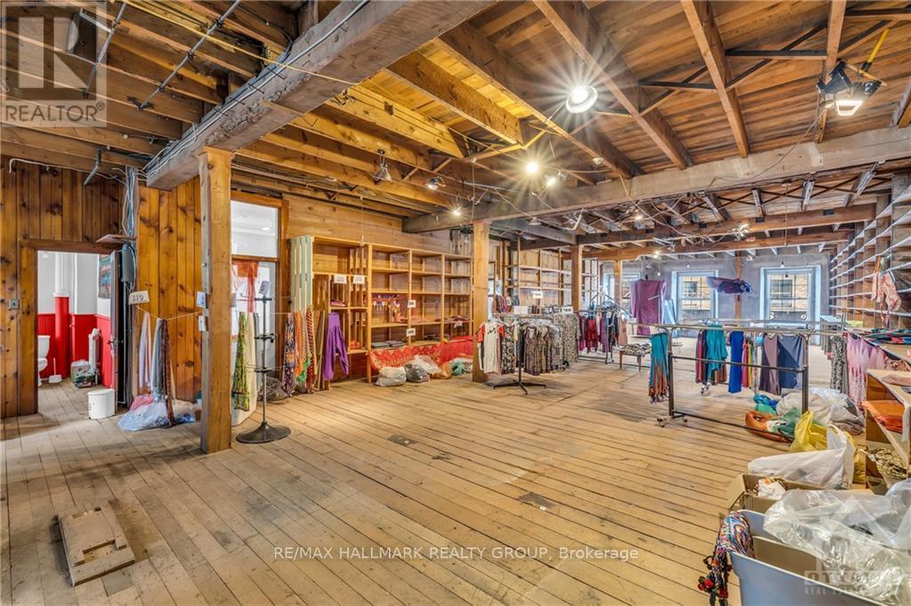 2 Gore Street E Property Photo 23
