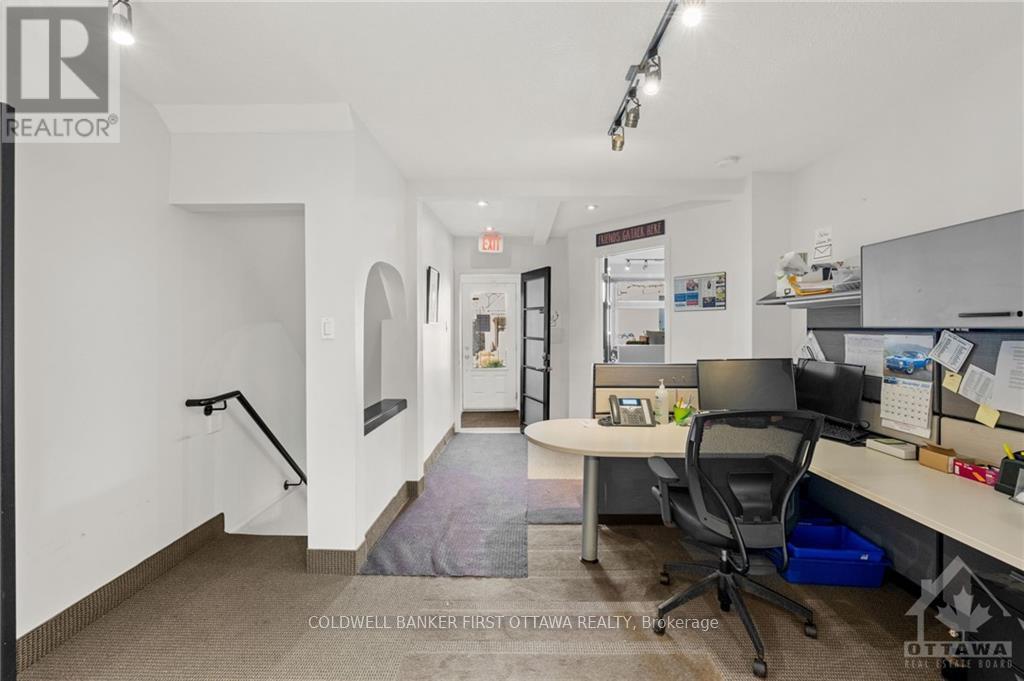 346 Waverley Street Property Photo 4