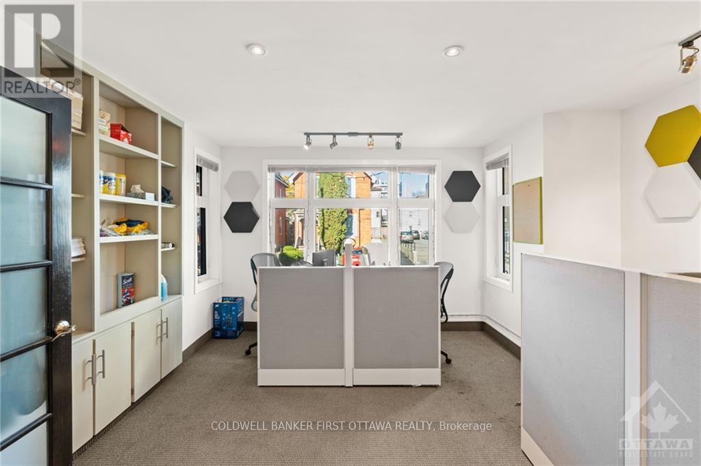 346 Waverley Street Property Photo 6