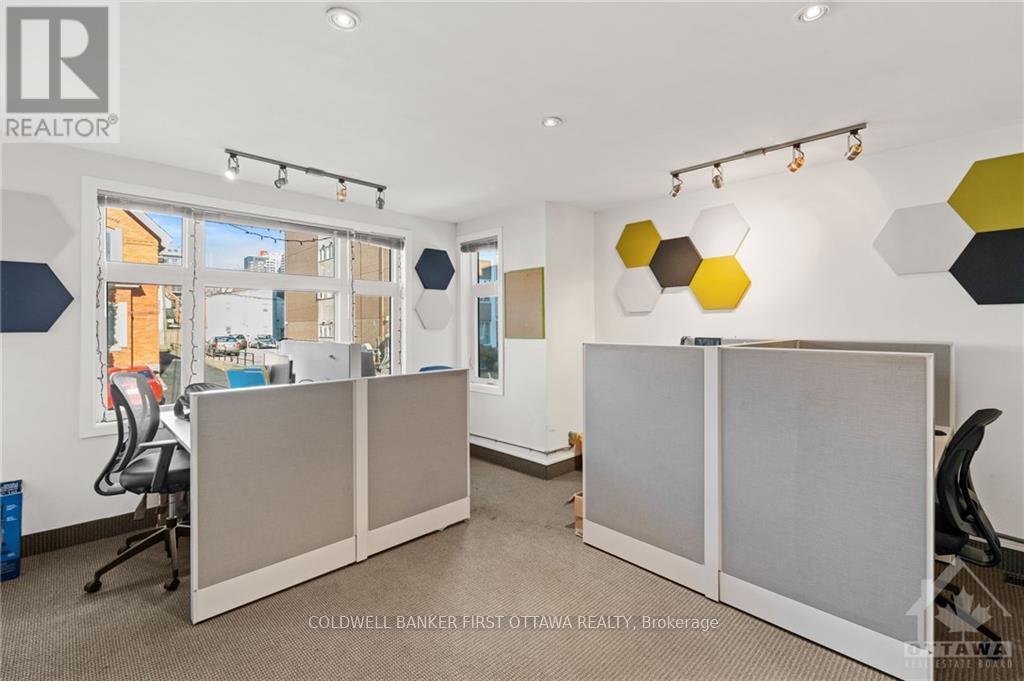 346 Waverley Street Property Photo 8