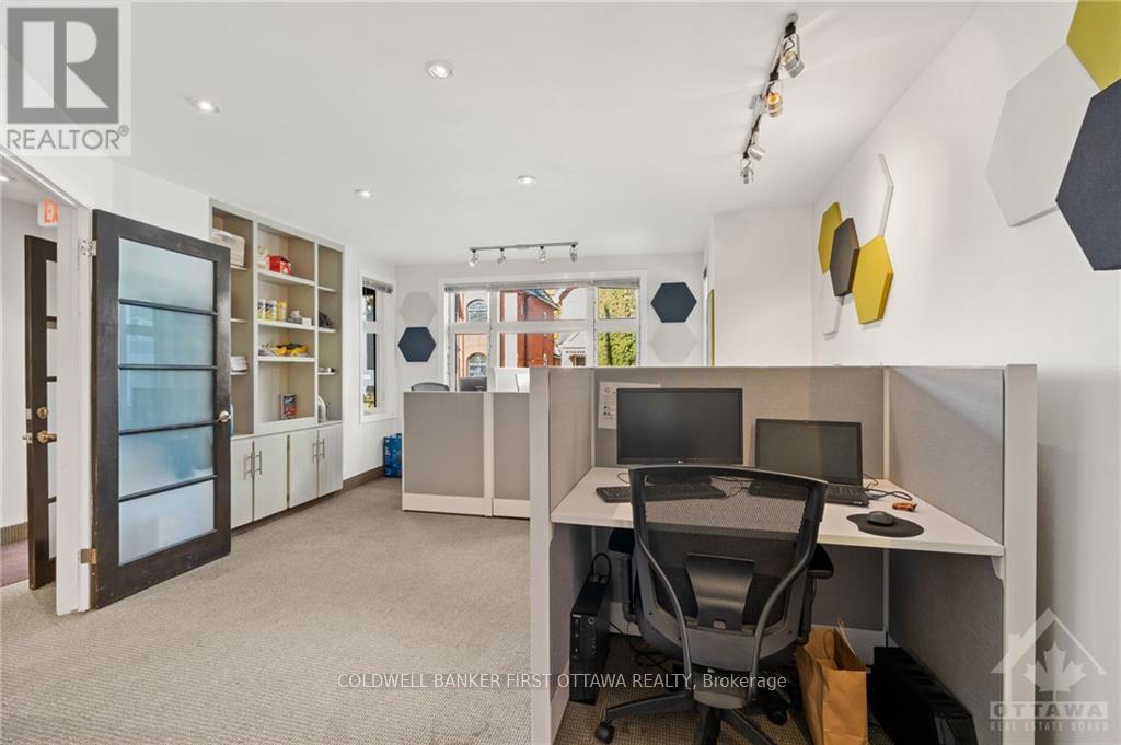 346 Waverley Street Property Photo 10
