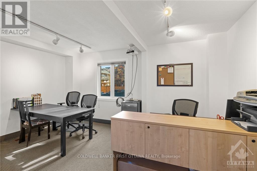 346 Waverley Street Property Photo 11