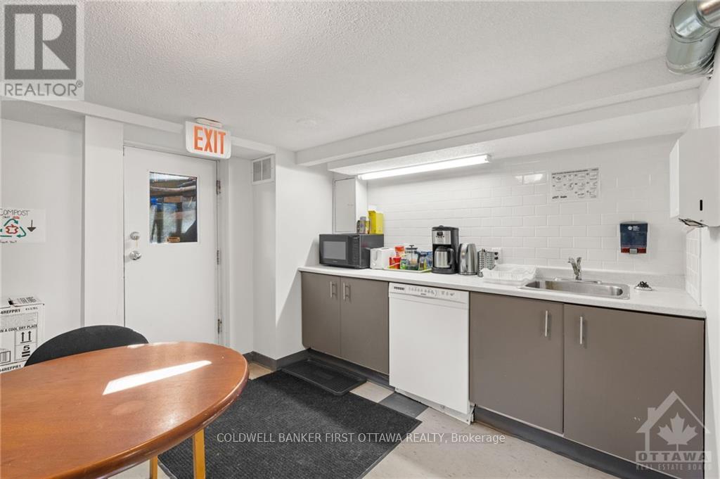 346 Waverley Street Property Photo 15