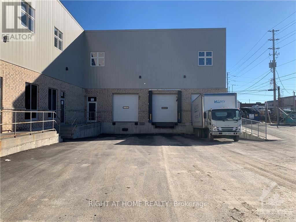 11/12 - 1920 Merivale Road Property Photo 2