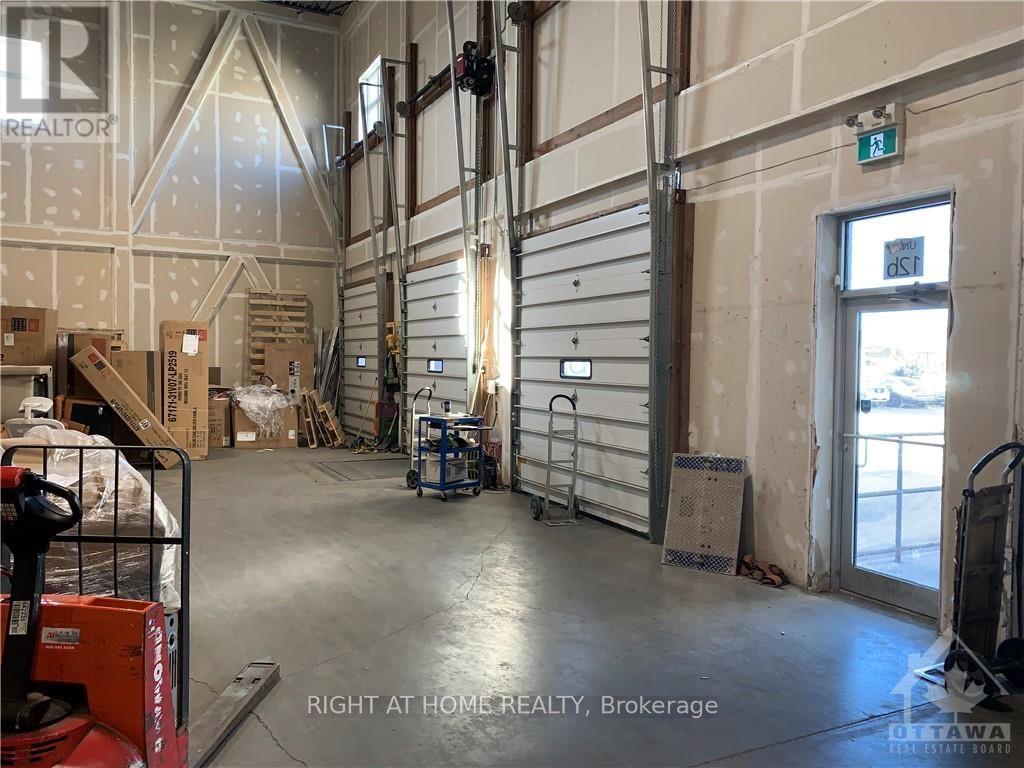 11/12 - 1920 Merivale Road Property Photo 7