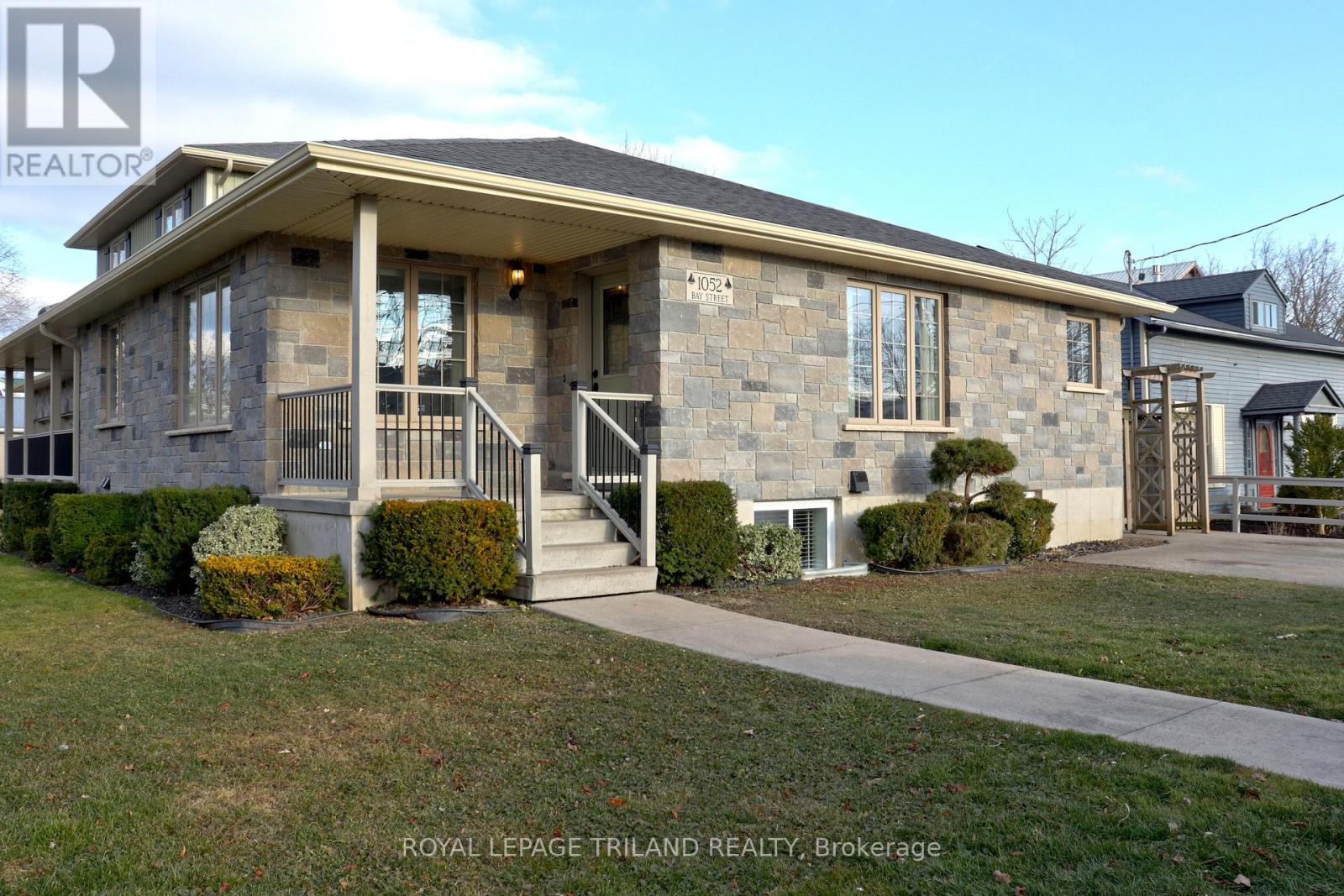 1052 Bay Street Property Photo 2
