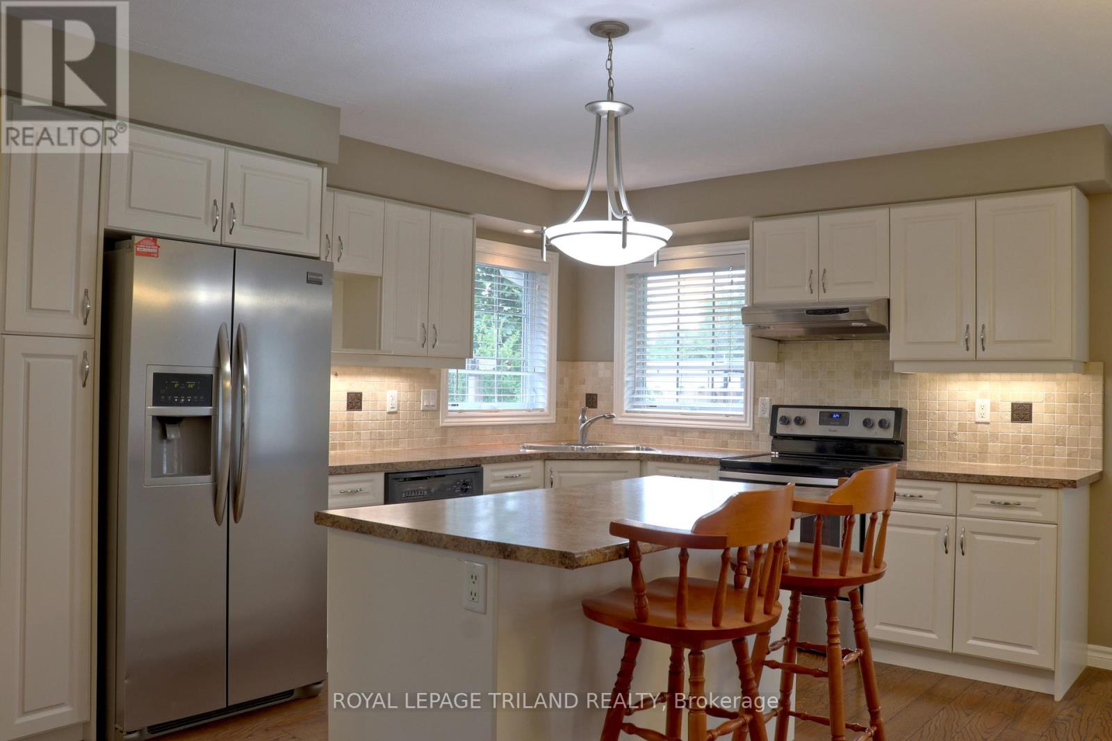 1052 Bay Street Property Photo 4