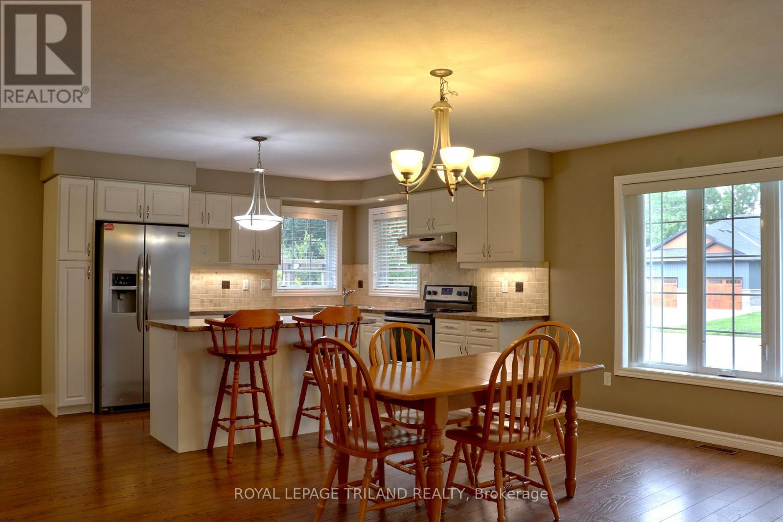 1052 Bay Street Property Photo 5