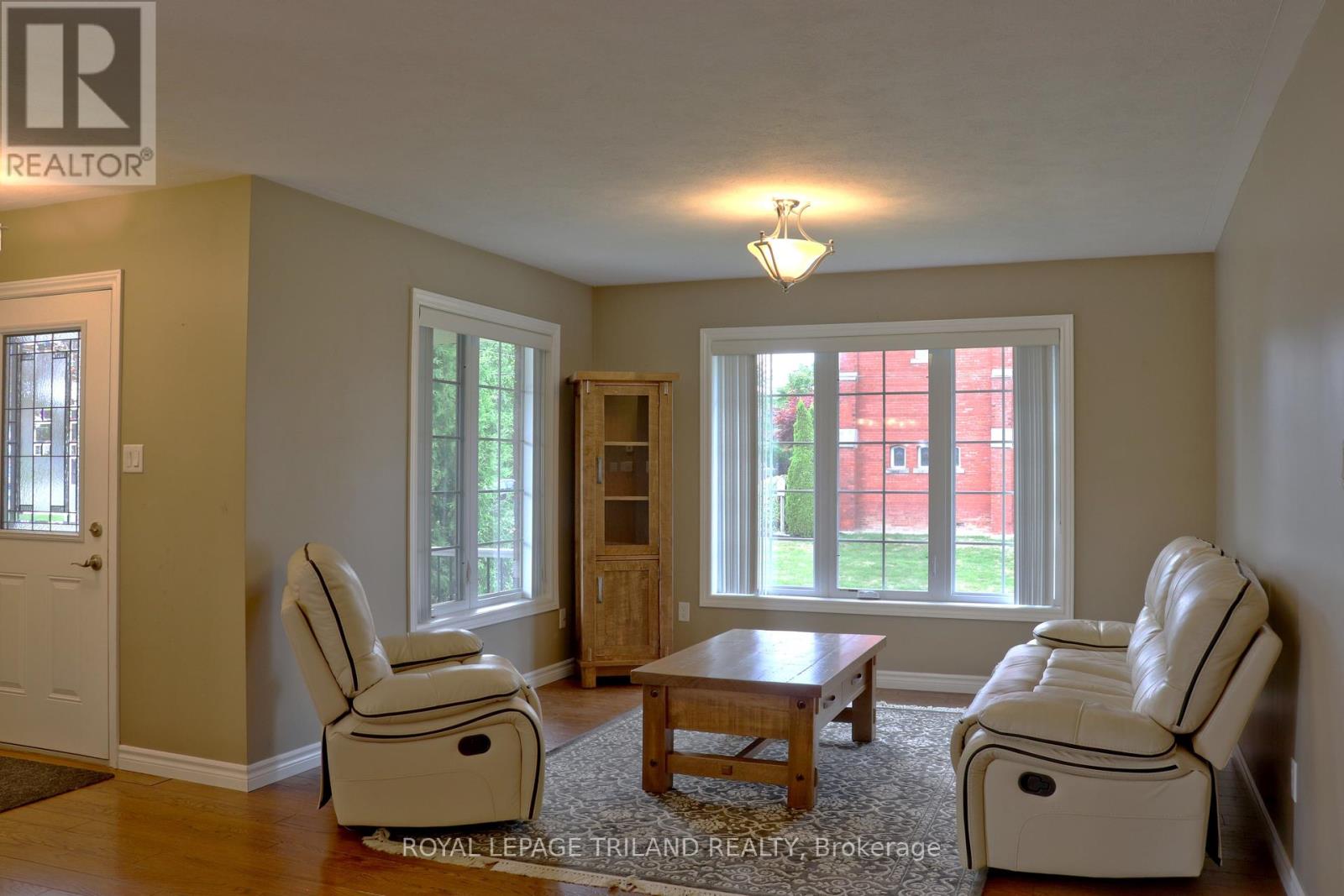 1052 Bay Street Property Photo 7