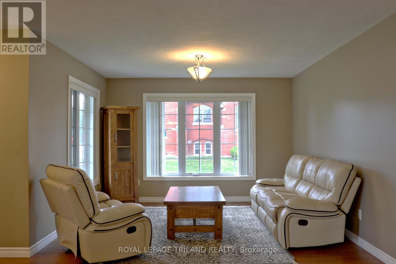 1052 Bay Street Property Photo 8