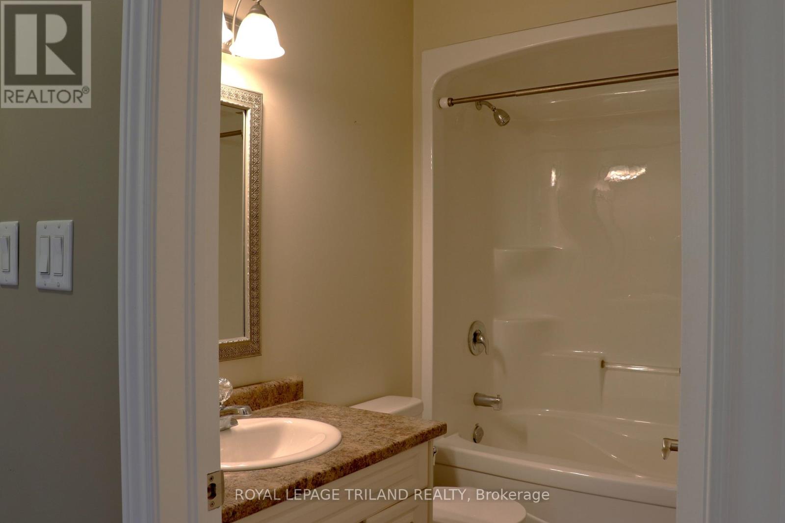 1052 Bay Street Property Photo 10