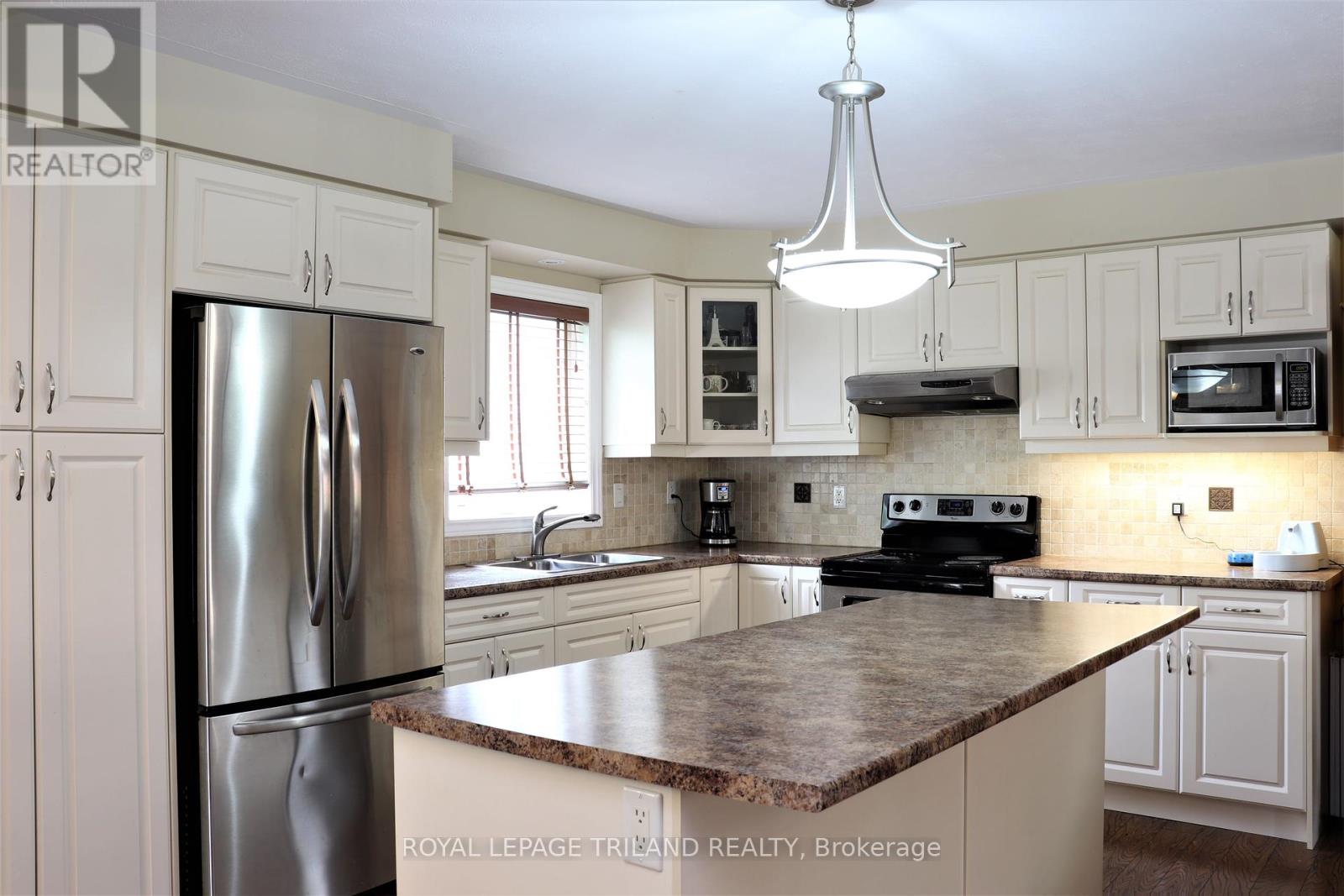 1052 Bay Street Property Photo 18