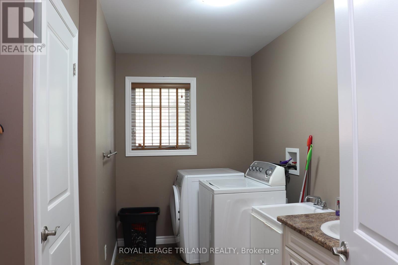 1052 Bay Street Property Photo 23