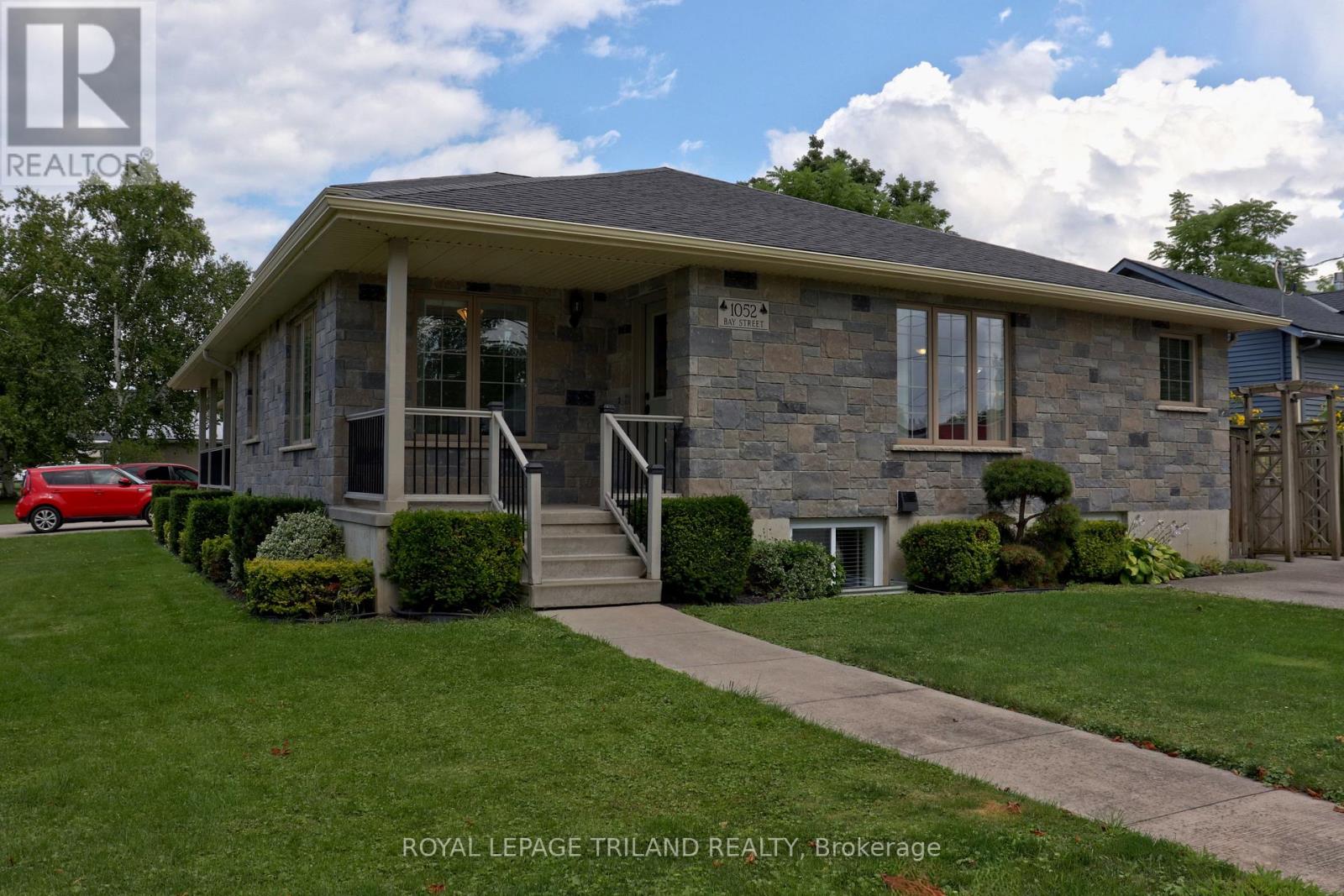 1052 Bay Street Property Photo 31